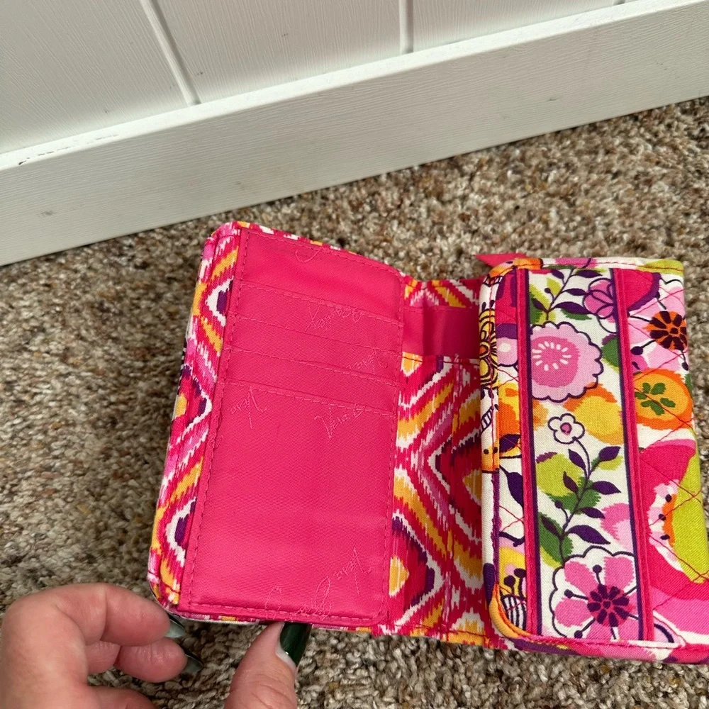Vera Bradley Floral Quilted Trifold Wallet Zip Coin Pocket - Picture 5 of 6